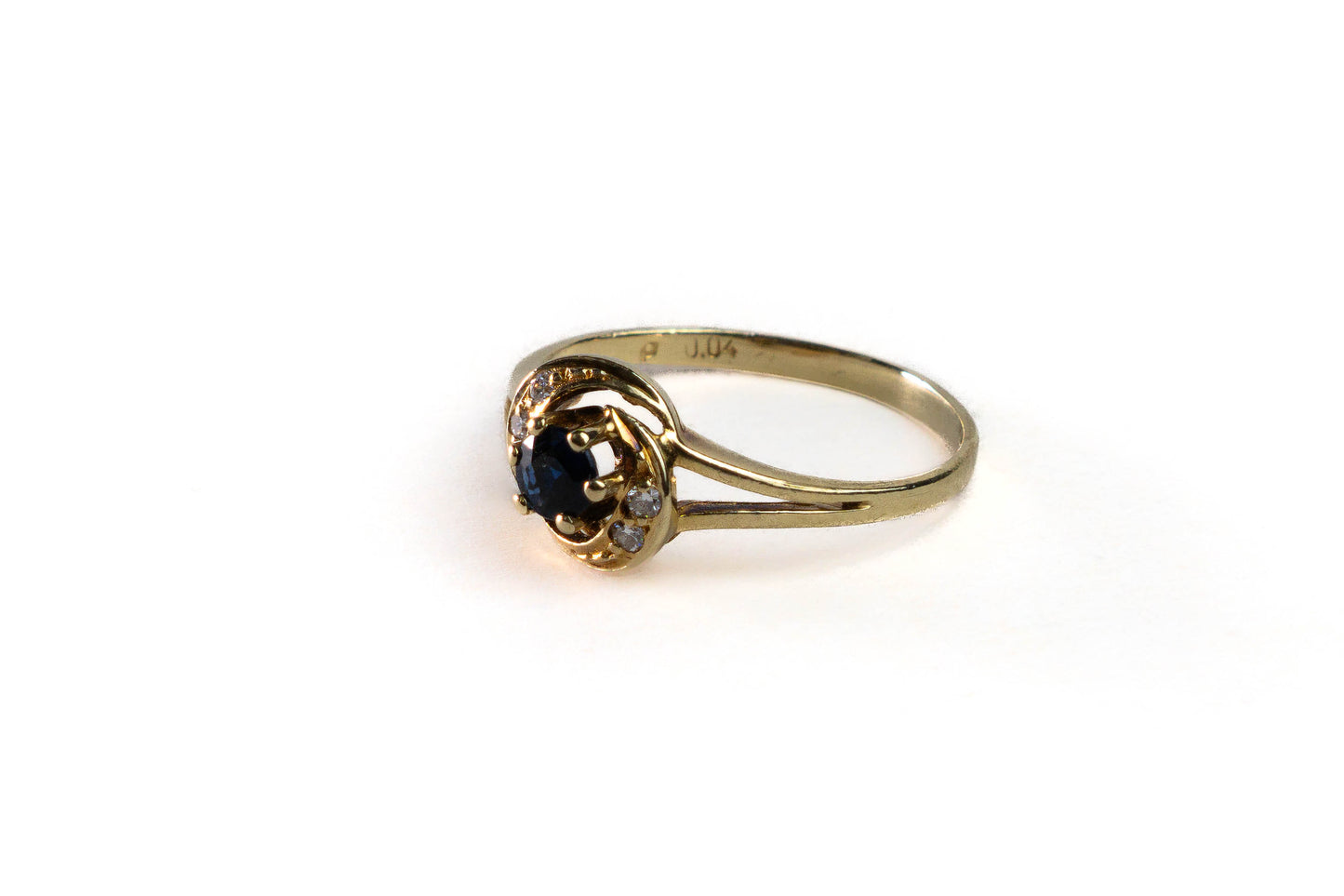Gouden ring met saffier en diamanten
