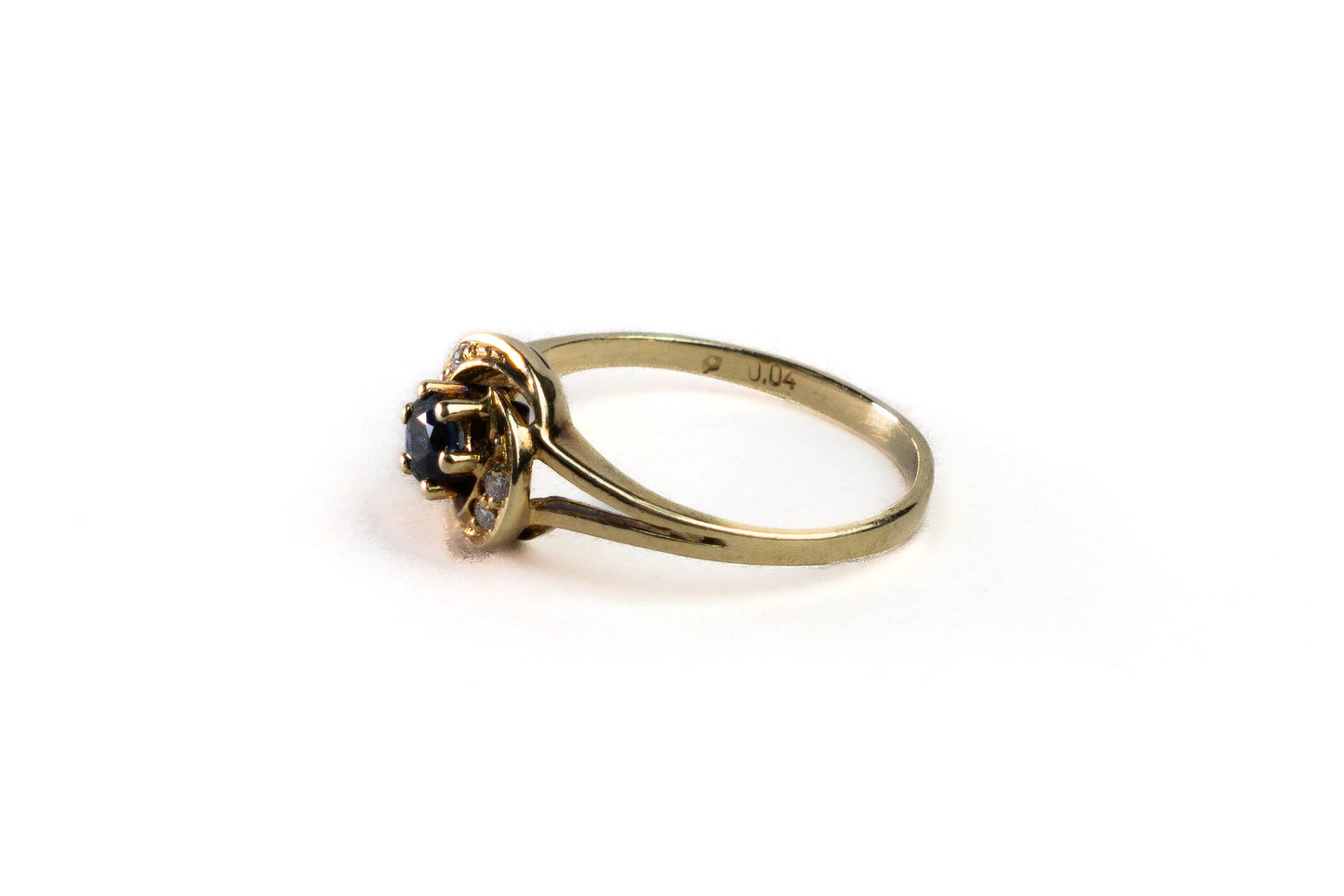 Gouden ring met saffier en diamanten