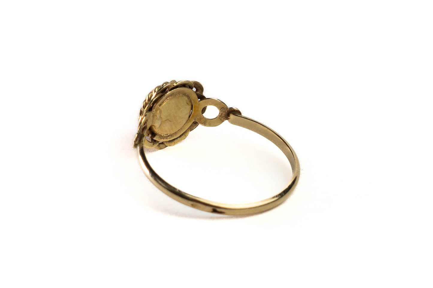 Gouden ring met bloedkoraal